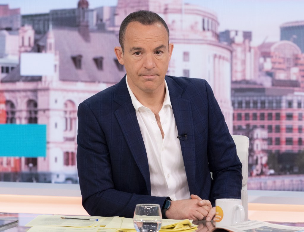 Picture of: Urgent warning over fake Martin Lewis bitcoin scam that’s losing